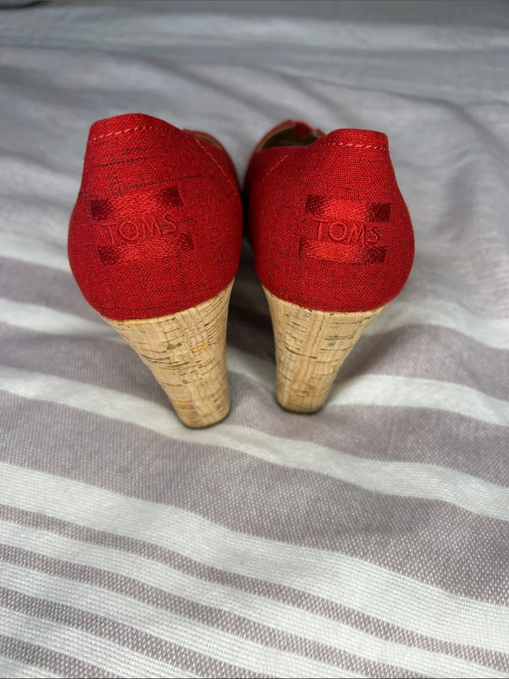 TOMS Red Cork Wedge Sandals Women’s Size 8.5 Excellent Condition
